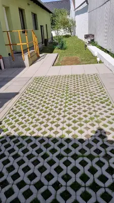 Das Gebäude in dem sich das Ferienhaus befindet