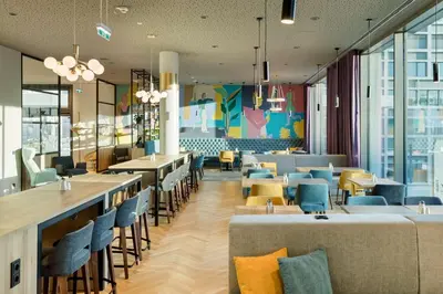Ein Restaurant oder anderes Speiselokal in der Unterkunft Spark by Hilton Vienna Donaustadt