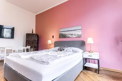 Ein Bett oder Betten in einem Zimmer der Unterkunft Lovely 1BR Apt. near AKH Hospital