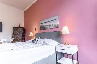 Ein Bett oder Betten in einem Zimmer der Unterkunft Lovely 1BR Apt. near AKH Hospital