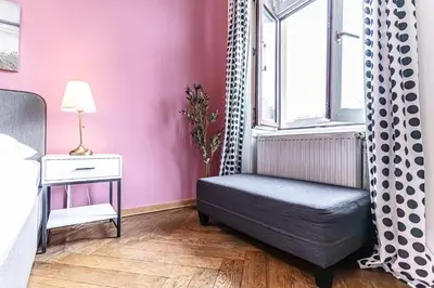 Ein Bett oder Betten in einem Zimmer der Unterkunft Lovely 1BR Apt. near AKH Hospital