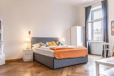 Ein Bett oder Betten in einem Zimmer der Unterkunft Gorgeous 1BR Apt near AKH Hospital