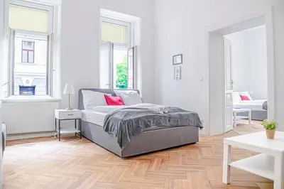 Ein Bett oder Betten in einem Zimmer der Unterkunft Classy 2BR Apt. w/ Exclusive Location near AKH