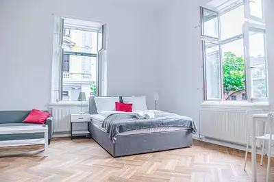 Ein Bett oder Betten in einem Zimmer der Unterkunft Classy 2BR Apt. w/ Exclusive Location near AKH