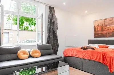 Ein Bett oder Betten in einem Zimmer der Unterkunft Central King Studio 10 mins walk from Downtown