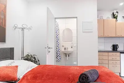 Ein Badezimmer in der Unterkunft Central King Studio 10 mins walk from Downtown