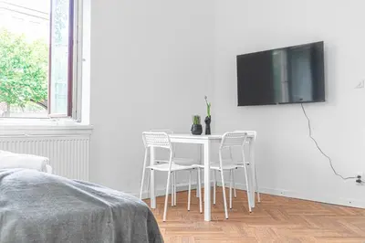 TV/Unterhaltungsangebot in der Unterkunft Joyful 4BR Apt @ superb location near AKH Hospital