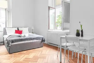 Ein Bett oder Betten in einem Zimmer der Unterkunft Joyful 4BR Apt @ superb location near AKH Hospital