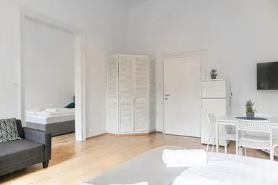 TV/Unterhaltungsangebot in der Unterkunft Attractive 2 BR Apt near Vienna AKH Ideal for All