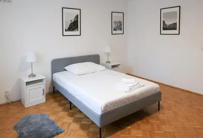 Ein Bett oder Betten in einem Zimmer der Unterkunft Retro Apartment in the city center.