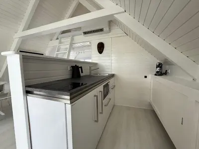 Küche/Küchenzeile in der Unterkunft Seehütte Schilfhaus inklusive E-Boot am Neusiedler See