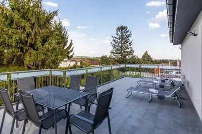 Ein Balkon oder eine Terrasse in der Unterkunft Wienerberg-Apartments