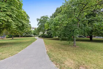 Ein Garten an der Unterkunft Wienerberg-Apartments
