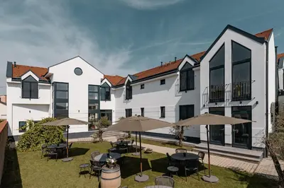 Das Gebäude in dem sich das Hotel befindet