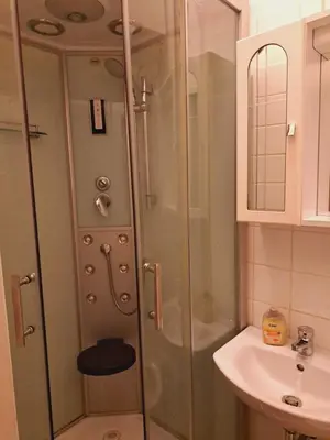 Ein Badezimmer in der Unterkunft Relax Appartement 10 minutes to downtown long term stay also possible