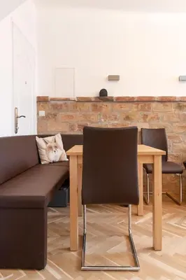 Ein Sitzbereich in der Unterkunft Der Fuchsbau - Neu, kuschelig und zentral im Grünen