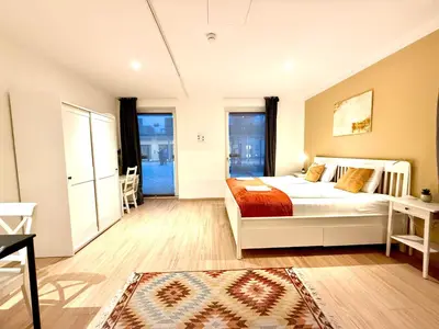 Ein Bett oder Betten in einem Zimmer der Unterkunft VibeStudio 301 - Central Vienna 1090 - 50m2 - Self Check-In - AC