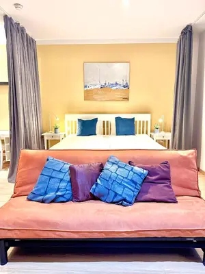 Ein Bett oder Betten in einem Zimmer der Unterkunft VibeStudio 302- Central Vienna 1090 - 50m2 - Self Check-In - AC
