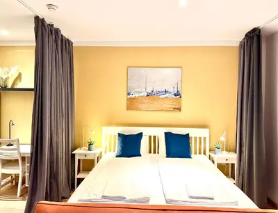 Ein Bett oder Betten in einem Zimmer der Unterkunft VibeStudio 302- Central Vienna 1090 - 50m2 - Self Check-In - AC