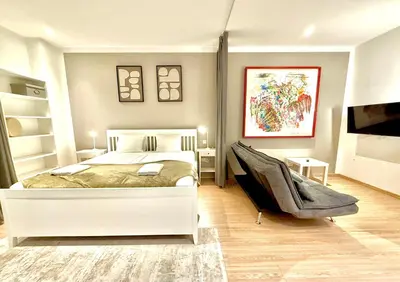Ein Bett oder Betten in einem Zimmer der Unterkunft VibeStudio 303 - Central Vienna 1090 - 50m2 - Self Check-In - AC