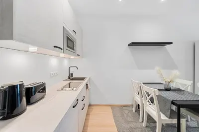 Küche/Küchenzeile in der Unterkunft VibeStudio 304 - Central - AC - Licensed - Parking Nearby