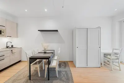 Küche/Küchenzeile in der Unterkunft VibeStudio 304 - Central - AC - Licensed - Parking Nearby