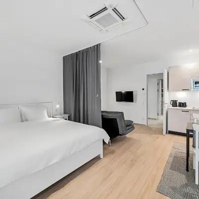 VibeStudio 304 - Central - AC - Licensed - Parking Nearby