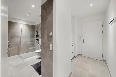 Ein Badezimmer in der Unterkunft VibeStudio 305 - Central Vienna 1090 - 40m2 - Self Check-In - AC