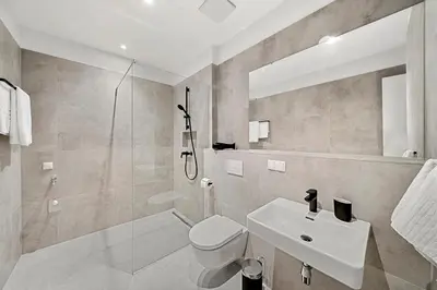 Ein Badezimmer in der Unterkunft VibeStudio 305 - Central Vienna 1090 - 40m2 - Self Check-In - AC