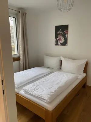Ein Bett oder Betten in einem Zimmer der Unterkunft Modern apartment with balcony near city center