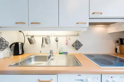 Küche/Küchenzeile in der Unterkunft Apt Grohgasse nahe U Bahn