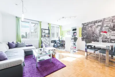 Ein Sitzbereich in der Unterkunft Apt Grohgasse nahe U Bahn