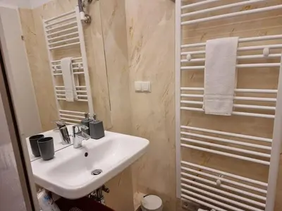 Ein Badezimmer in der Unterkunft Sissi Royal Suite - Inner City 4 bedroom apartment
