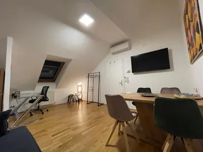 TV/Unterhaltungsangebot in der Unterkunft Klimatisiertes, Ruhiges Dachgeschoß CityApartment im Zentrum Wiens