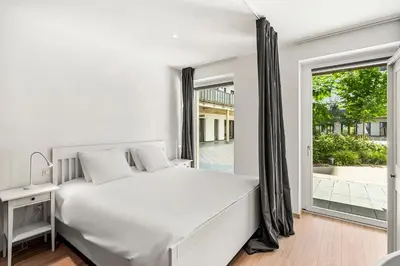 Ein Bett oder Betten in einem Zimmer der Unterkunft VibeStudio 403 - Central Vienna 1090 - 50m2 - Self Check-In - AC