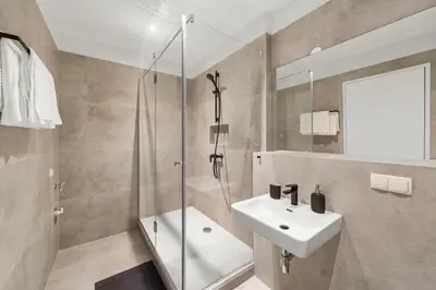 Ein Badezimmer in der Unterkunft VibeStudio 405 - Central Vienna 1090 - 50m2 - Self Check-In - AC