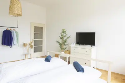 Ein Bett oder Betten in einem Zimmer der Unterkunft Sunny Apartment near Belvedere Castle