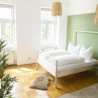 Sunny Apartment near Belvedere Castle