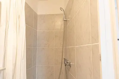 Ein Badezimmer in der Unterkunft Standard 3 Rooms Near Hauptbahnhof
