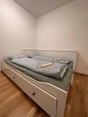 Ein Bett oder Betten in einem Zimmer der Unterkunft MUZETA11 - Modern Town Apartment with Balcony