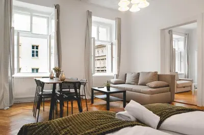 Ein Sitzbereich in der Unterkunft Comfy 3BR Stay Ideal Group Getaways & Families