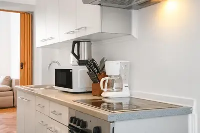 Küche/Küchenzeile in der Unterkunft Comfy 3BR Stay Ideal Group Getaways & Families