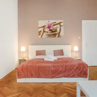 Comfy 3BR Stay Ideal Group Getaways & Families