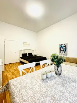 Ein Sitzbereich in der Unterkunft Cozy Studio Apartment 15 Min from Rathausplatz