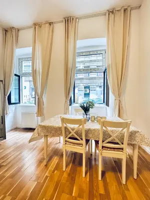 Ein Sitzbereich in der Unterkunft Cozy Studio Apartment 15 Min from Rathausplatz