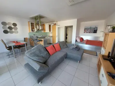 Ein Sitzbereich in der Unterkunft Tower Apartment with private terrace next to UNO