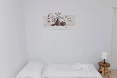 Ein Bett oder Betten in einem Zimmer der Unterkunft Beautiful 2-bedroom apartment near Schönbrunn