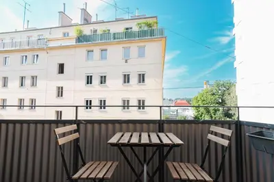 Ein Balkon oder eine Terrasse in der Unterkunft Beautiful 2-bedroom apartment near Schönbrunn