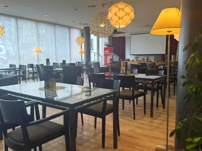 Ein Restaurant oder anderes Speiselokal in der Unterkunft 24hours Apartment Hotel