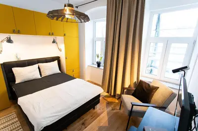 Ein Bett oder Betten in einem Zimmer der Unterkunft Stilvolle Wohnung mit ruhig gelegenem Balkon